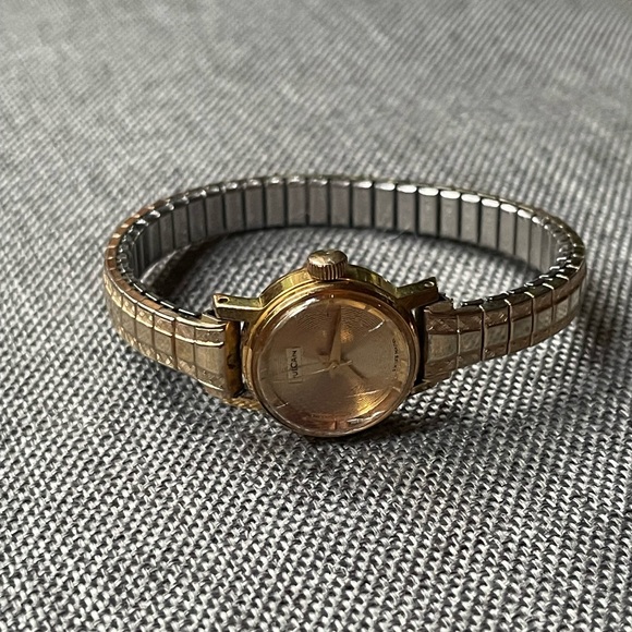 Vulcain Ladies Gold Winding Watch with Speidel Stretchable Wristband vintage - Picture 5 of 10